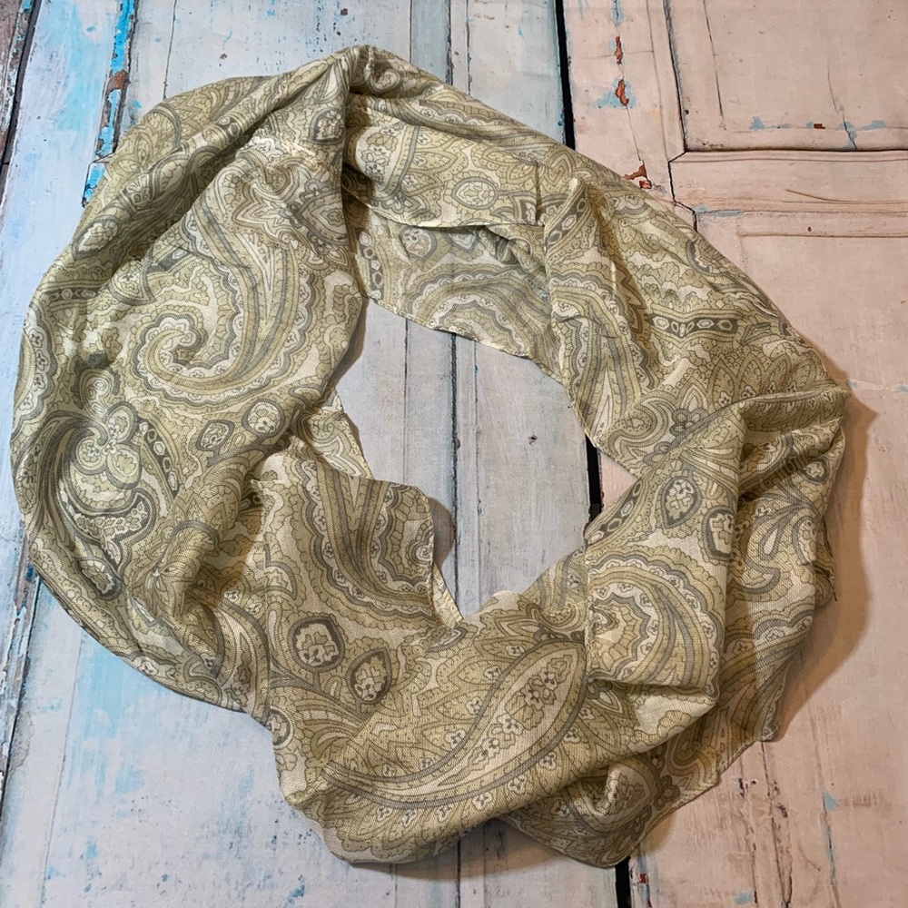 Old Navy Green Paisley Infinity Scarf